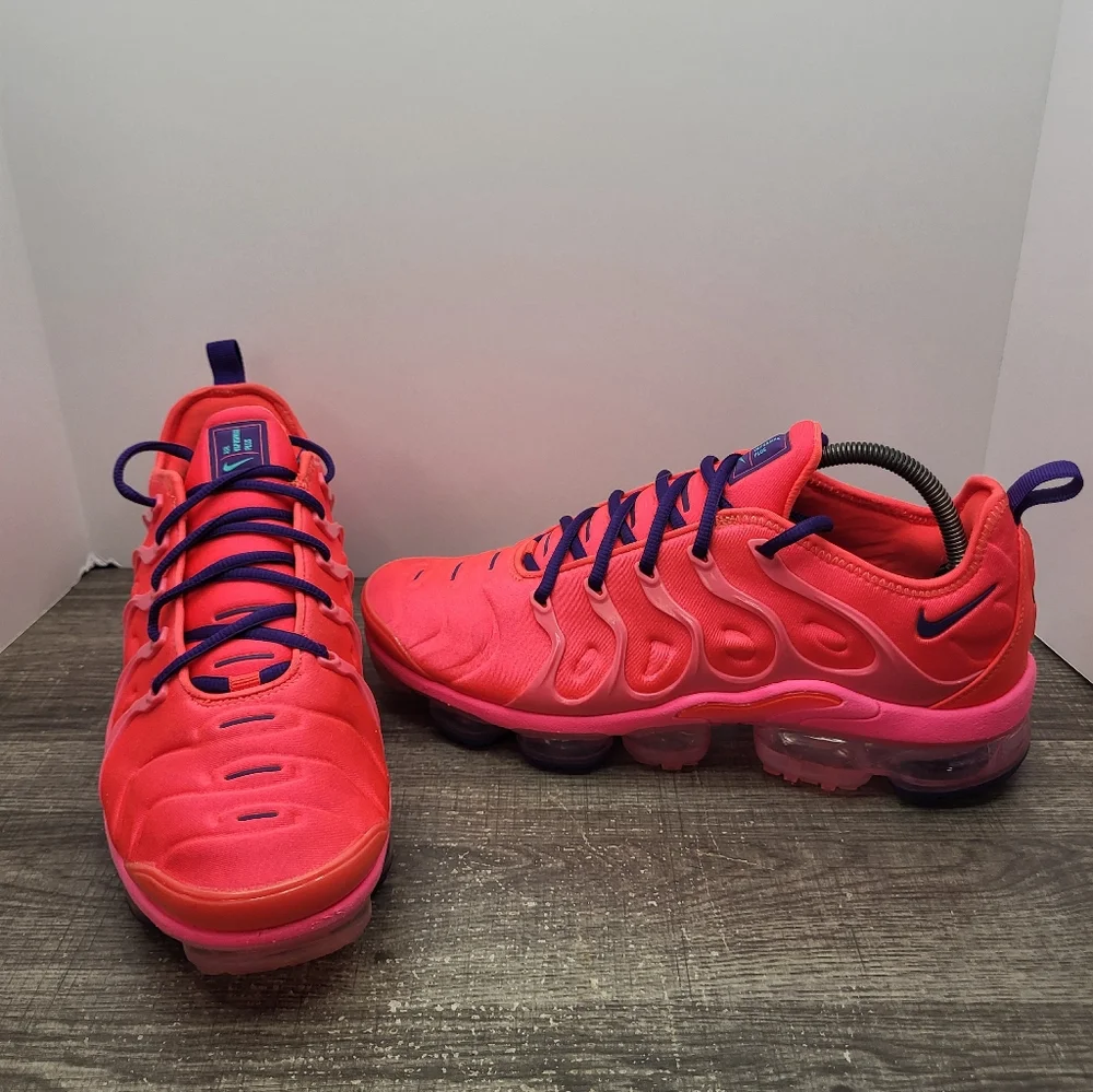 Nike Air VaporMax Plus Womens Size 12 Pink Blue Athletic Running Shoes Sneakers